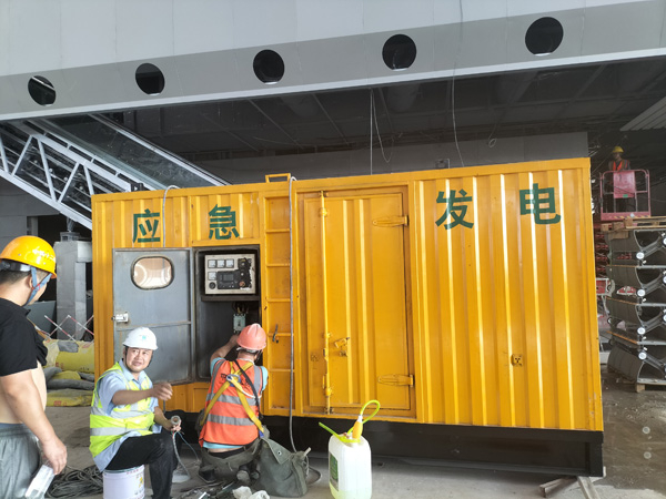 盈江怎样判断空气滤清器是否需要更换？